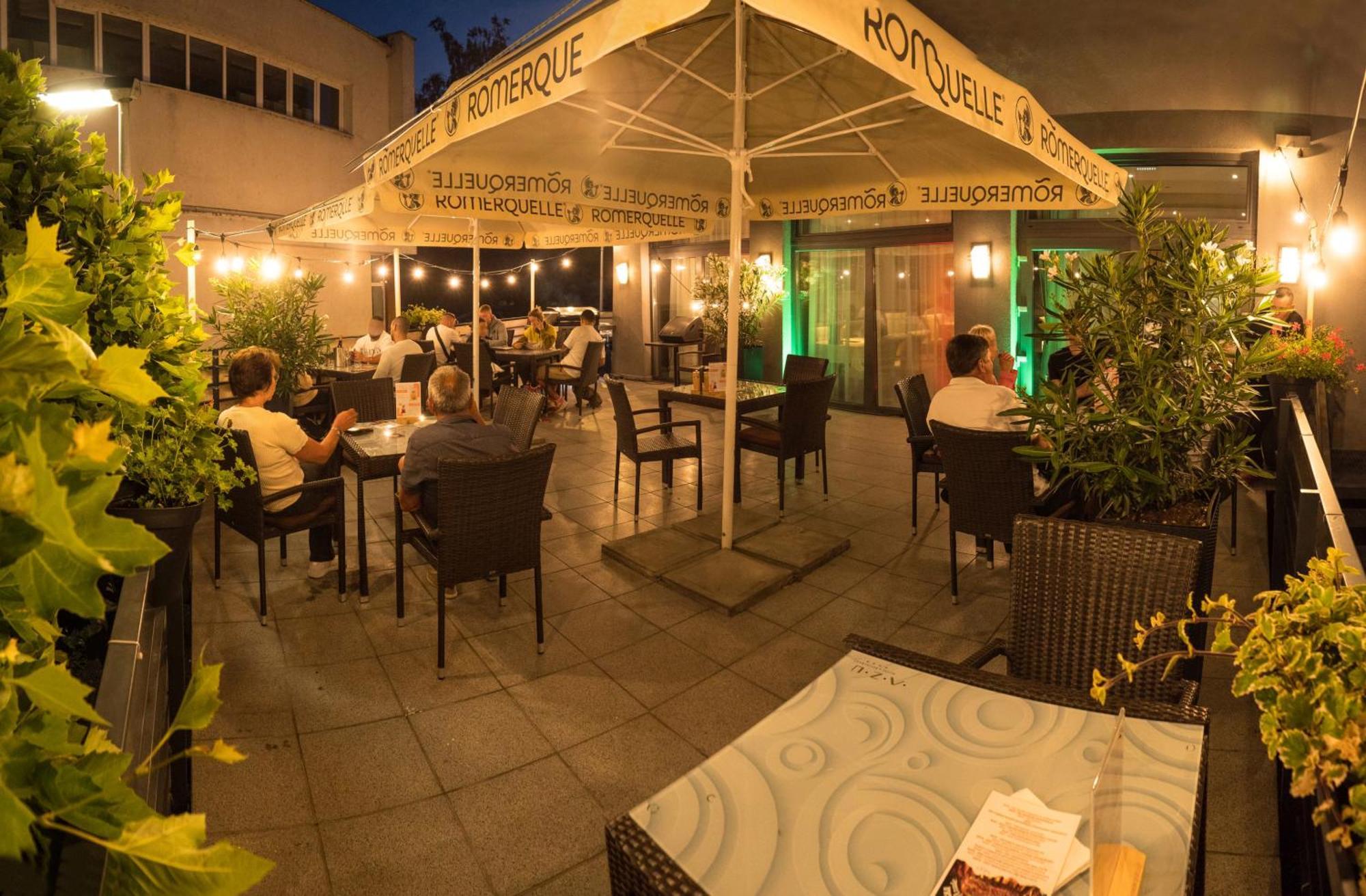 Azul Hotel & Restaurant Партизанске Экстерьер фото